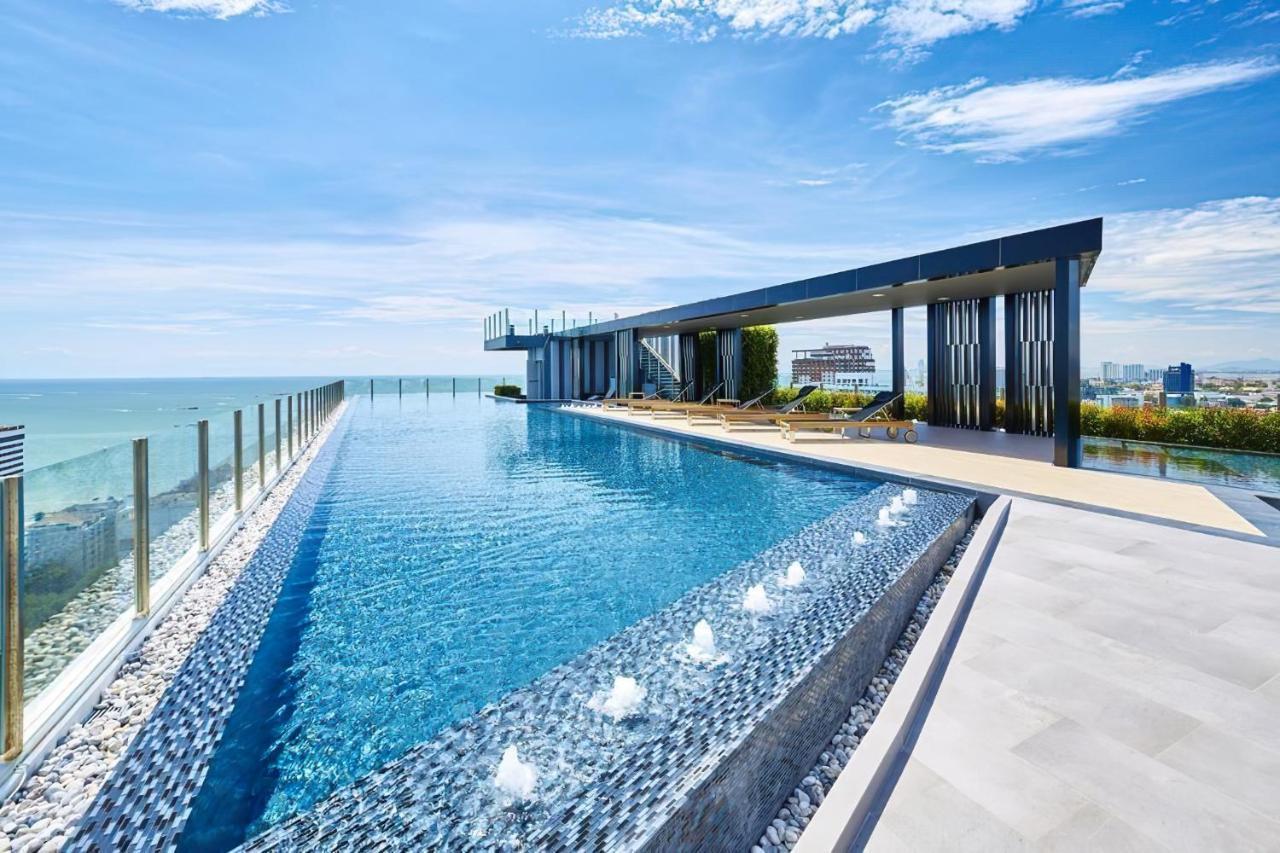 Pool & Great Location Apartemen
