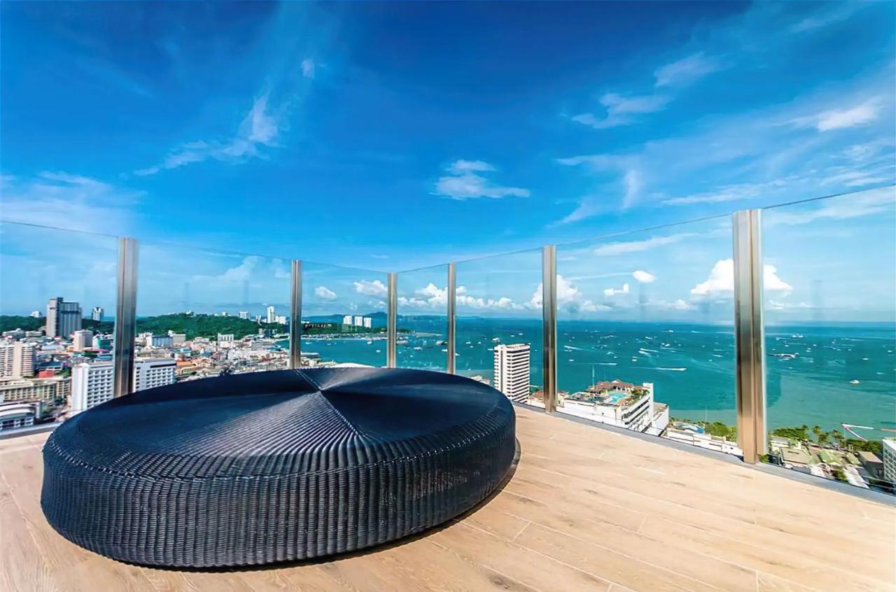 Pool & Great Location