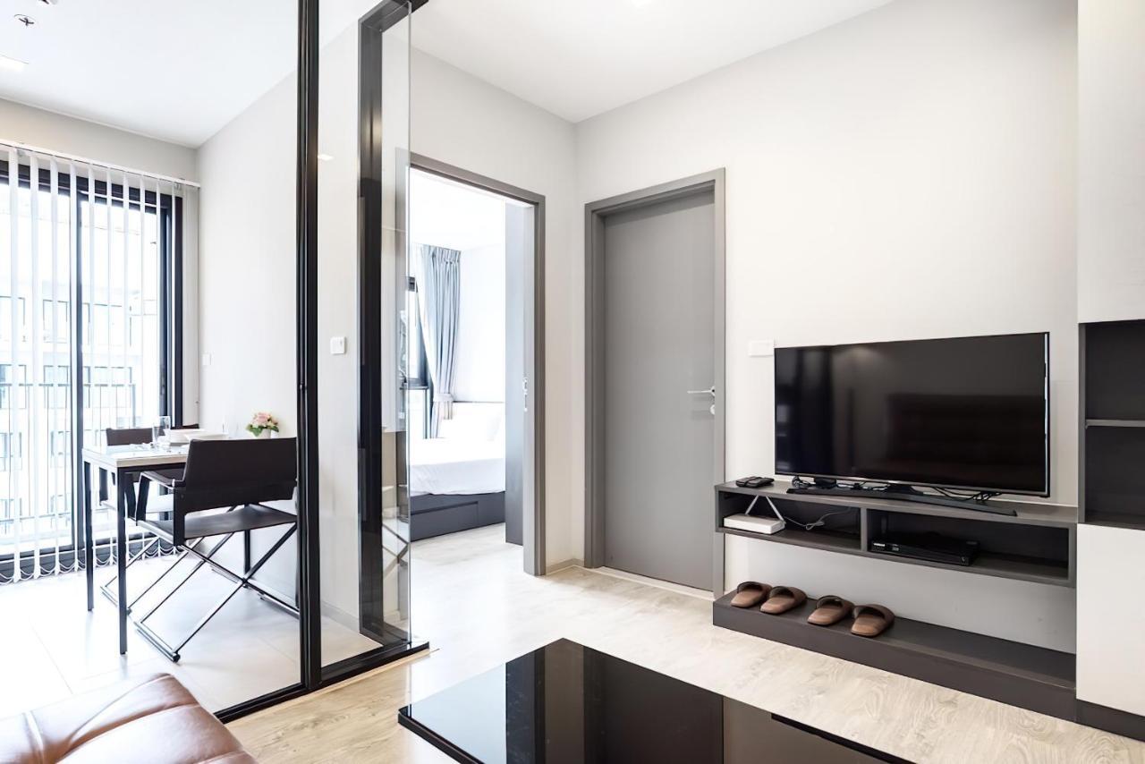 Pool & Great Location Apartment