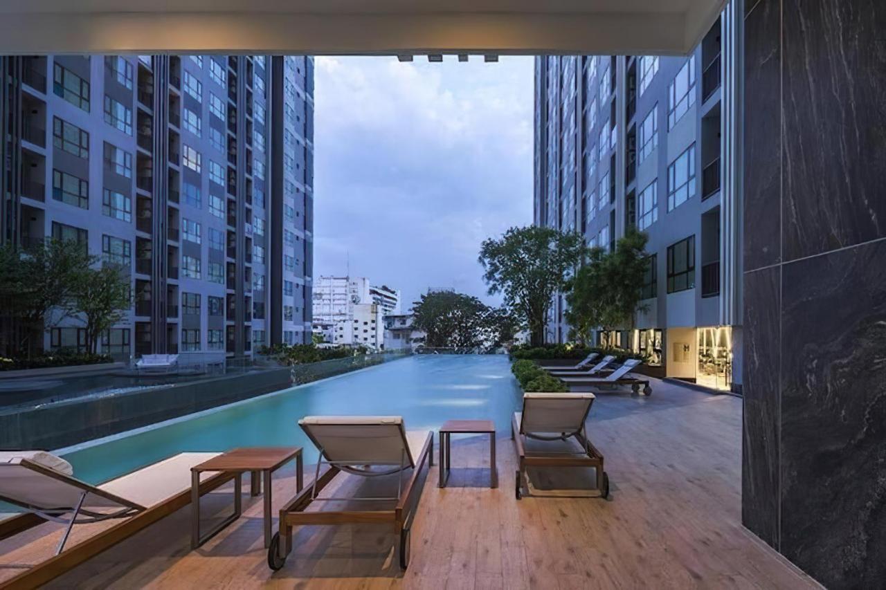 Apartment Pool & Great Location